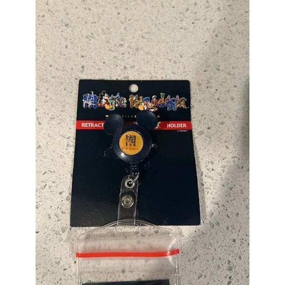 Rare walt disney world retractable fastpass holder sc - Picture 2 of 4